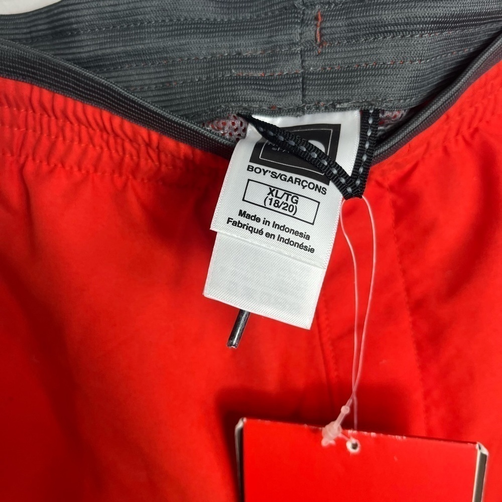 Boy's The North Face V Cargo short size xl 1230 - Picture 2 of 3
